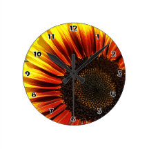 Horloge murale ronde de plan rapproché vif de tour