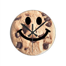 Horloge souriante de visage de gâteau aux pépites 