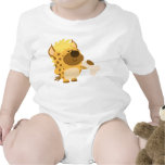 Hyène mignonne de bande dessinée écrasant un T-shi t-shirts
