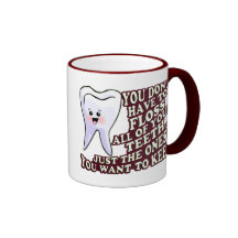 Hygiéniste dentaire de dentiste tasse