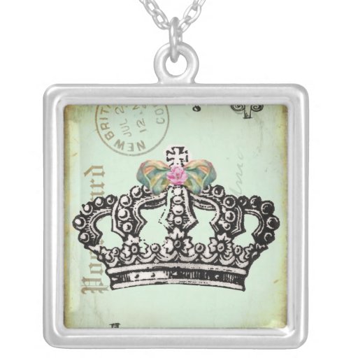 il est bon d'être reine pendentif personnalisé