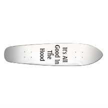 Il est tout bon dans le bébé de capot plateau de planche à roulettes
