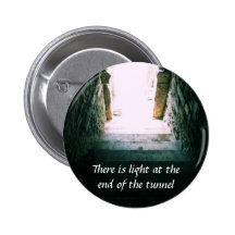 Il y a léger à la fin de la CITATION de tunnel Pin's