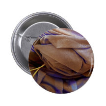 Image de chapeau en bronze avec la dentelle violet badge