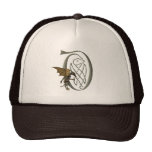 Initiale décorée D de gargouille Casquettes