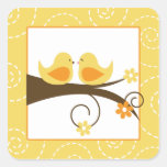 Inséparables tourbillonnants de jaune d'oiseau épo