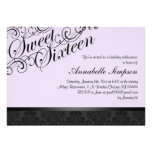 Invitation chic pourpre et noir de la damassé Swee