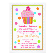 Invitation d'anniversaire de petit gâteau de sucre