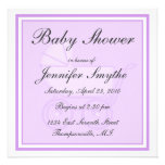 Invitation pourpre de baby shower de voiture d'enf