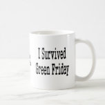 J'ai survécu à vendredi vert ! En texte noir Mugs À Café