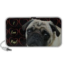 J'aime des carlins avec des coeurs haut-parleurs iPhone