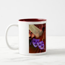 J'aime le drame avec des masques de drame dessus d tasses à café