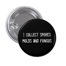 je rassemble les moules et le champignon de spores badges avec agrafe