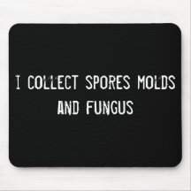 je rassemble les moules et le champignon de spores tapis de souris