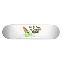 Je suis ainsi la crème glacée fraîche soit jalouse planches à roulettes