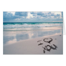 Je t'aime, écriture de sable sur la plage carte de vœux