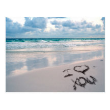 Je t'aime, écriture de sable sur la plage carte postale