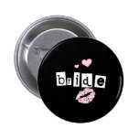 Jeune mariée blanche et rose sur le noir badge avec épingle
