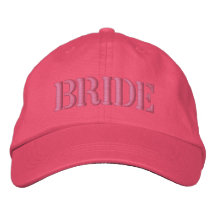 Jeune mariée chapeau brodé