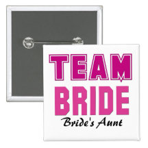 Jeune mariée d'équipe badges