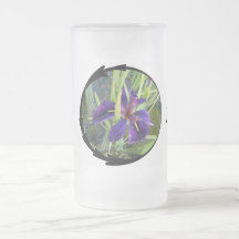 Jeune mariée pourpre d'iris de l'eau tasses à café