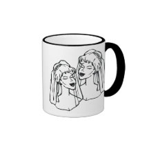 Jeunes mariées lesbiennes épousant la tasse