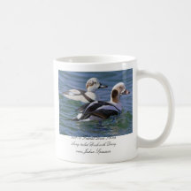 Joshua remarque la tasse