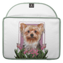 Jour de mères - tulipes roses - Yorkshire Terrier Poche Pour Macbook Pro