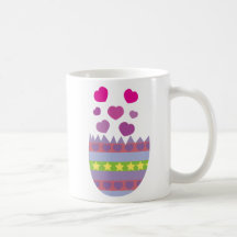 Joyeuses Pâques avec la tasse d'amour