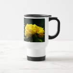 Juste marié ! Tasse de café heureuse dans le maria