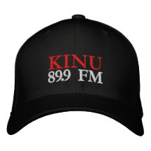 KINU, 89,9 FM CHAPEAU BRODÉ