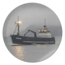 Kodiak, bateau de pêche de crabe dans le port néer assiette pour soirée