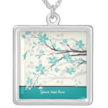 La branche de magnolia avec la turquoise fleurit l