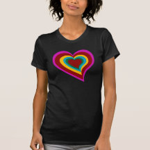 La chemise des femmes de coeur d'arc-en-ciel t-shirts