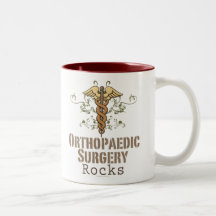 La chirurgie orthopédique bascule la tasse