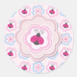 La coccinelle fleurit le baby shower adhésifs ronds