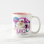 La fourrure de robe impressionnent la tasse de caf