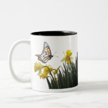 La jonquille fleurit la tasse