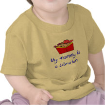 La maman est un T-shirt de bébé de bibliothécaire