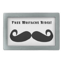 La moustache libre monte la boucle de ceinture