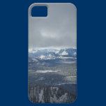 La neige a complété des montagnes coques case-mate
