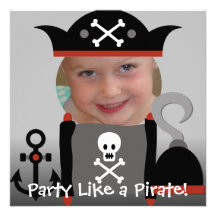 La partie blonde de fille aiment des invitations d