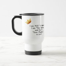 La Reine drôle disant la tasse de voyage