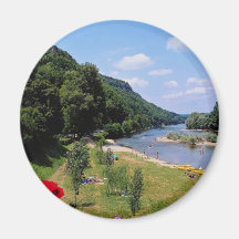 La rivière rouge Dordogne avec le café, fleurs de  Magnets Pour Réfrigérateur