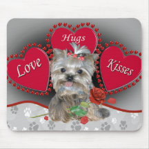 L'amour de Yorkie étreint et des baisers Tapis De Souris