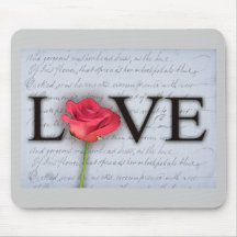 L'amour est bleu… avec un rose tapis de souris