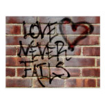L'amour n'échoue jamais le graffiti carte postale