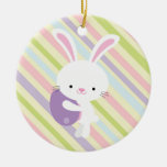 Lapin de Pâques de bande dessinée avec l'ornement 