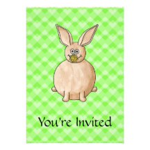 Lapin mangeant une fleur invitations