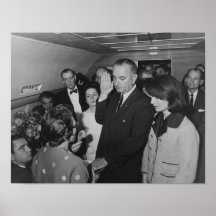 LBJ prenant le serment sur Air Force One Poster